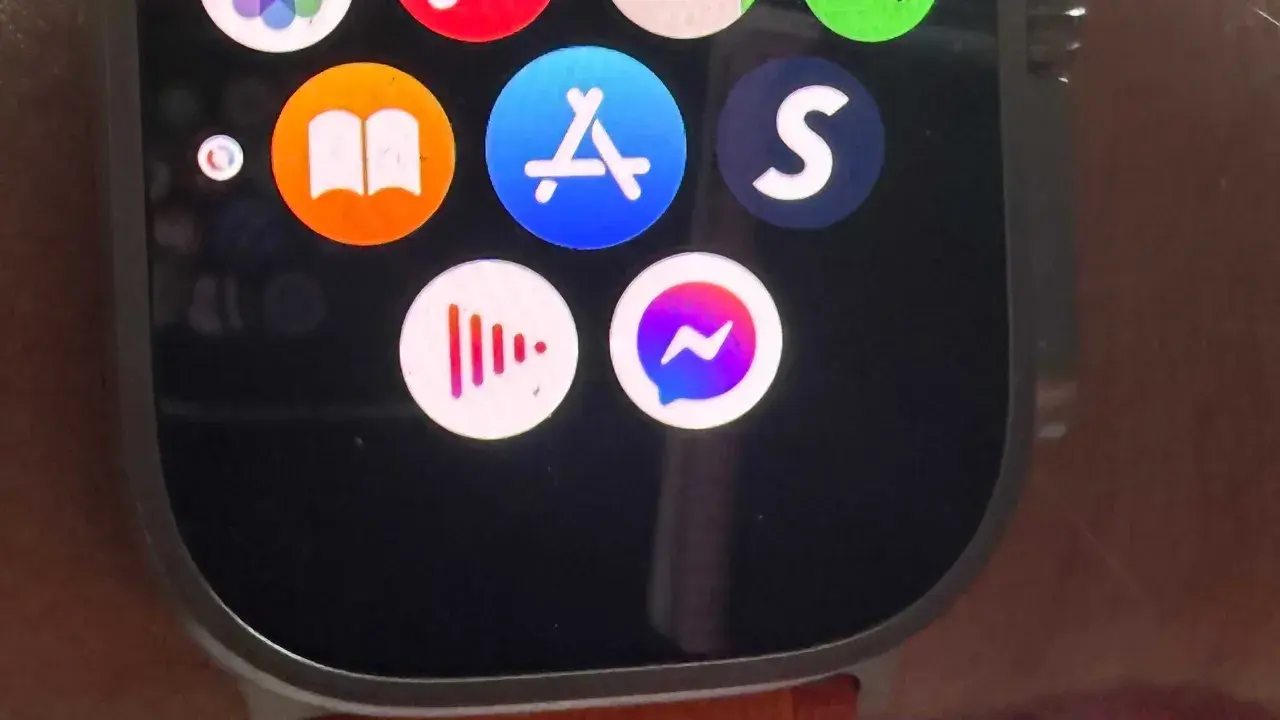 Messenger-ikonen på en Apple Watch, redo att skicka meddelanden.