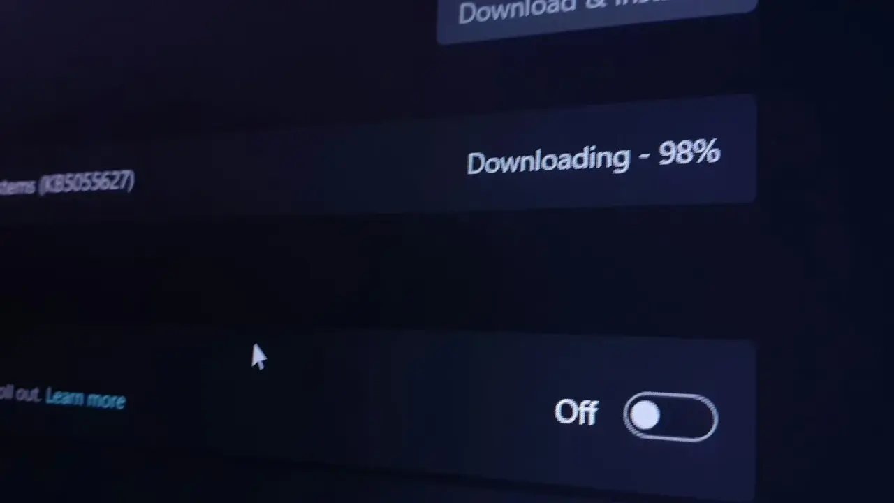 Nedladdning av Windows 11 uppdatering nästan klar, 98%.