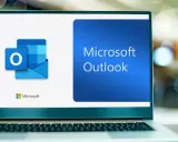 En laptop visar Microsoft Outlook-logotypen och texten "Microsoft Outlook". En ny outlook för din digitala kommunikation.