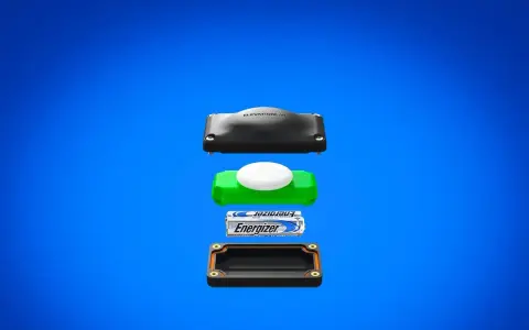 Exploderad vy av en hållare för Apple AirTag, med en Energizer-batteri som visar dess airtag batteritid.