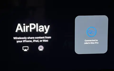 AirPlay-ikonen visas, men det verkar som att airplay funkar inte. Enheten är ansluten till Jake's Mac Pro.