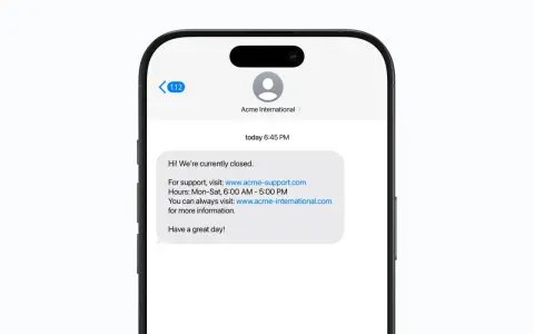 En mobil som visar ett SMS från Acme International. SMS:et informerar om att de är stängda och hänvisar till deras webbplatser. Perfekt för att skicka gratis SMS från mobilen.