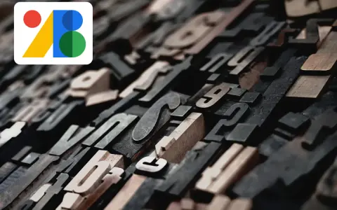 En samling av gamla typsnitt i trä och metall, redo att testa typsnitt. Google B-logotypen syns i övre vänstra hörnet.