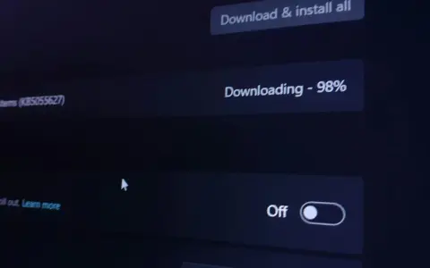 Nedladdning av Windows 11 uppdatering nästan klar, 98%.