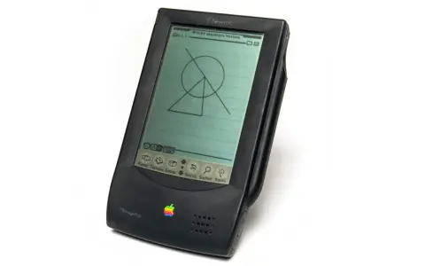 En Apple Newton MessagePad med en ritning på skärmen.