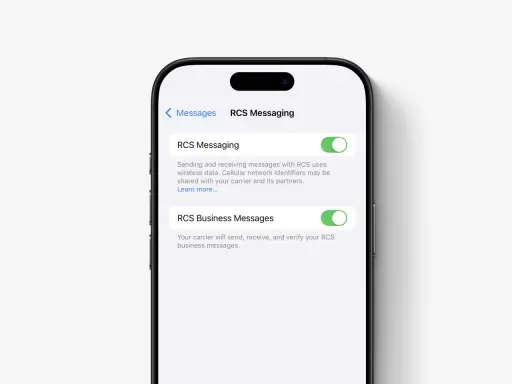 Inställningar för RCS Messaging på en telefon. Aktivera RCS chat för förbättrad meddelandeupplevelse.