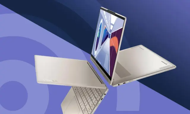 Två silverfärgade laptops, en öppen med skärmen uppåt och en stängd, med tangentbordet synligt. Perfekt för att köra senaste Windows.