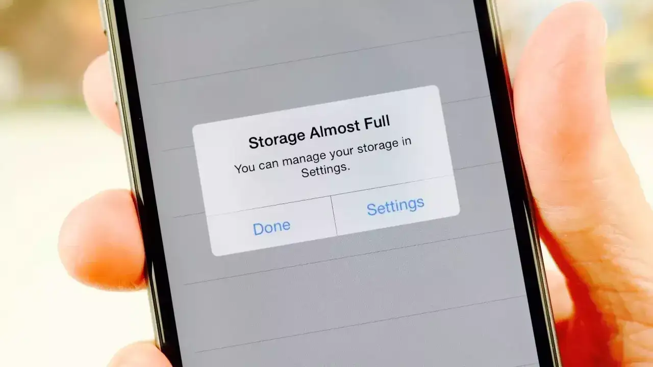 iPhone-lagring n&auml;stan full. Dags att rensa virus och frig&ouml;ra utrymme.
